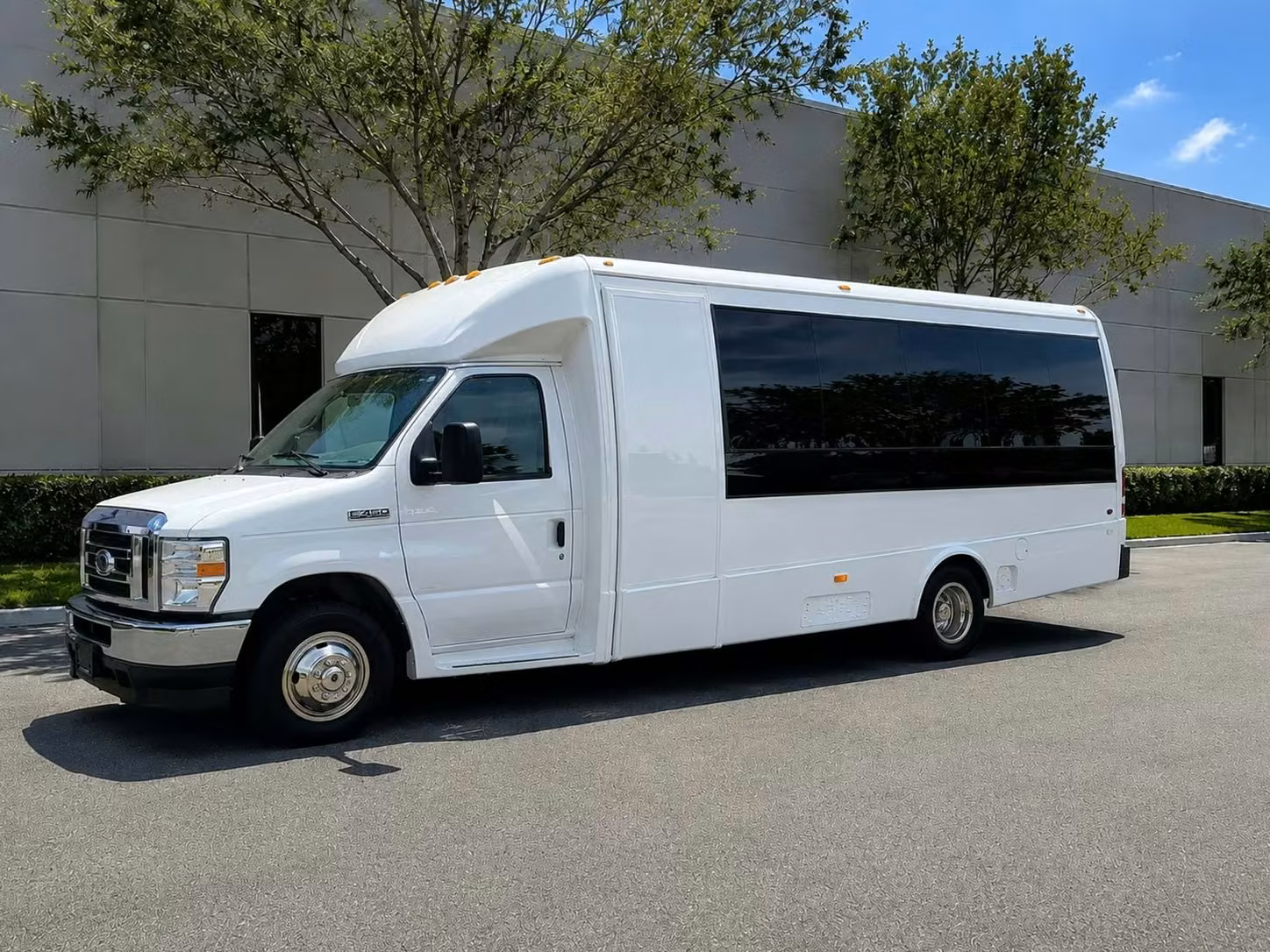 wauwatosa 15 passenger minibus rental