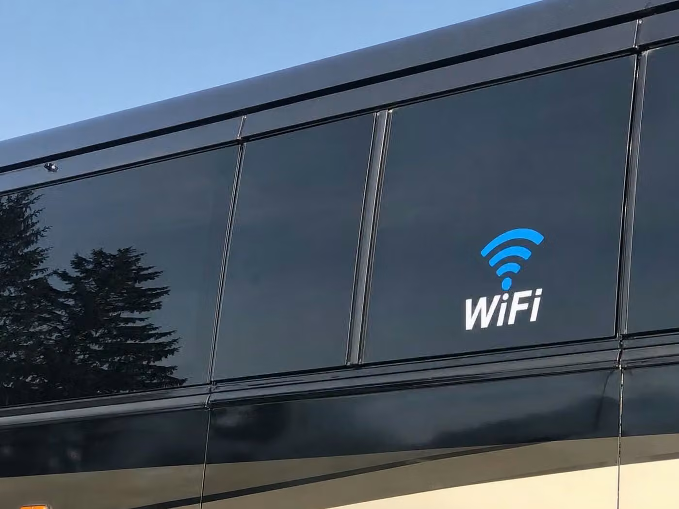 wauwatosa 15 passenger minibus wifi