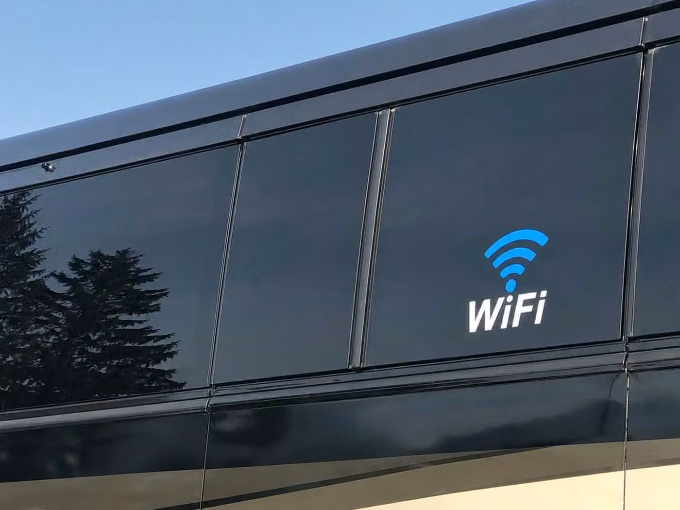 wauwatosa 18 passenger minibus wifi