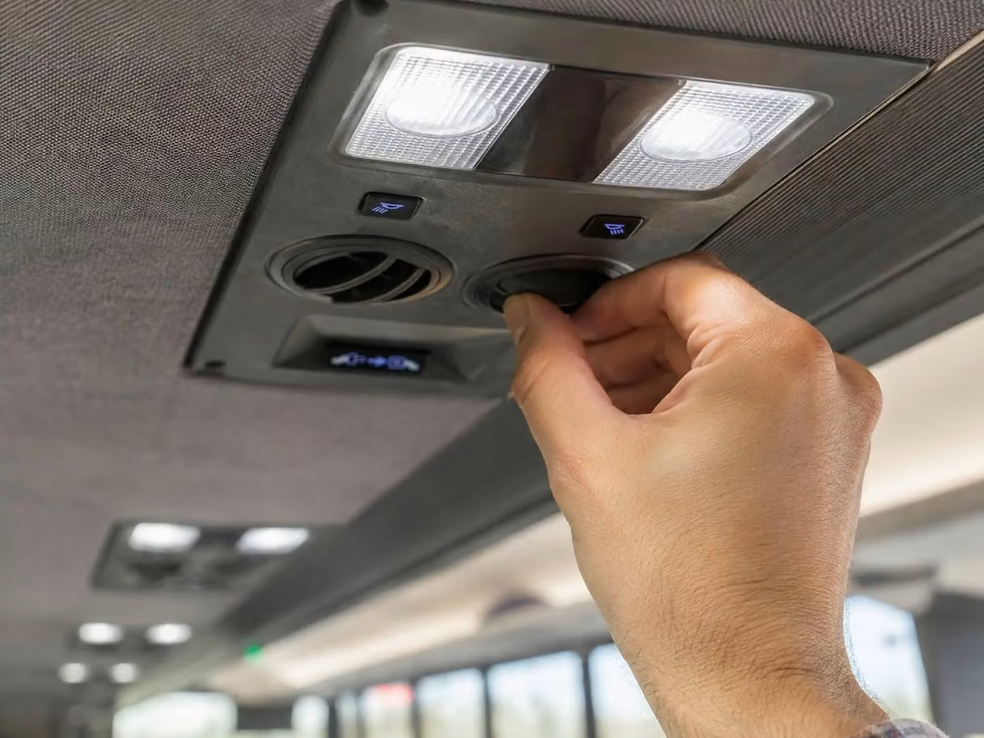 wauwatosa 20 passenger minibus air conditioning