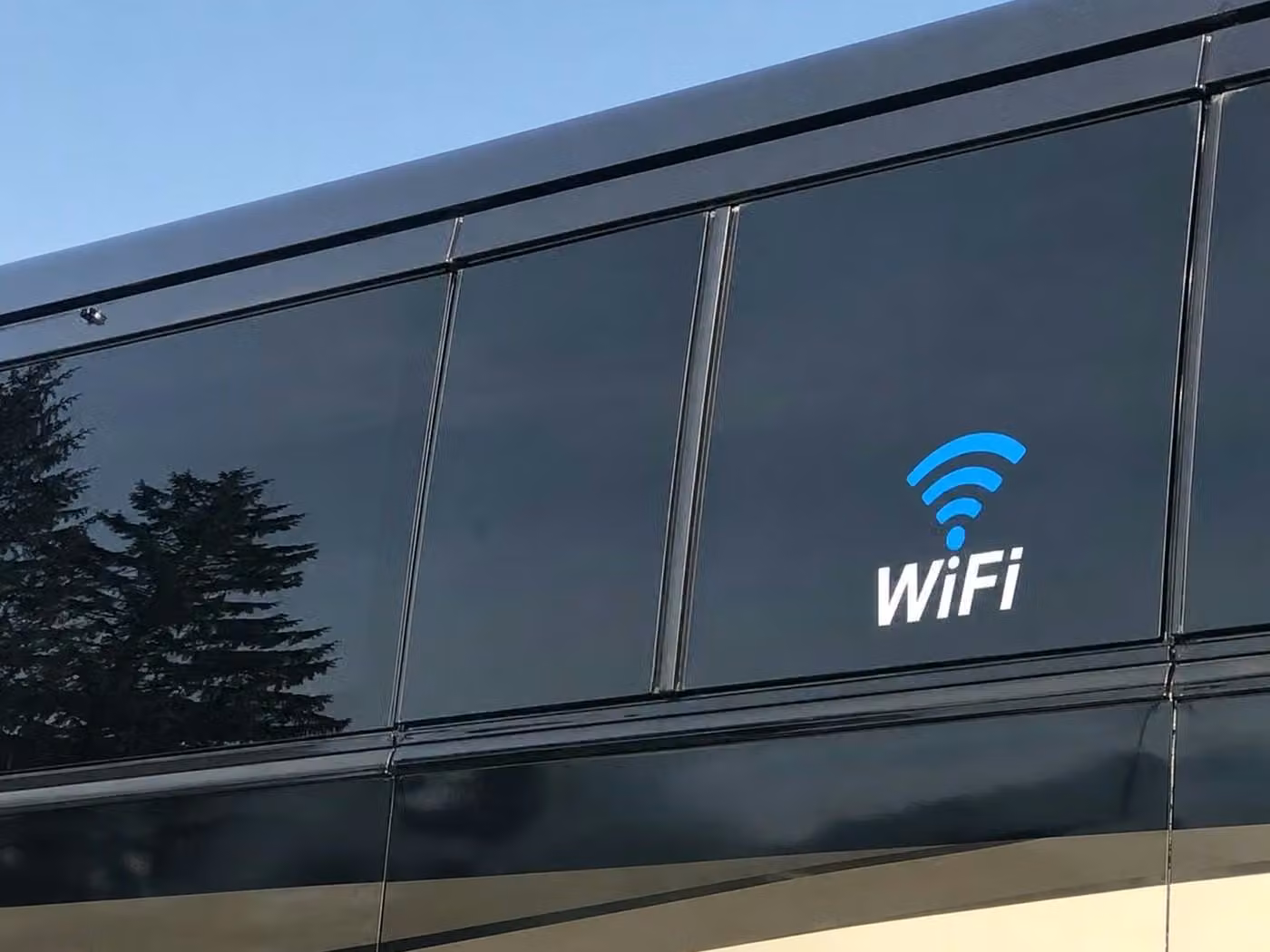 wauwatosa 20 passenger minibus wifi