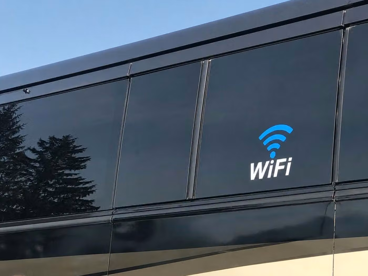 wauwatosa 25 passenger minibus wifi