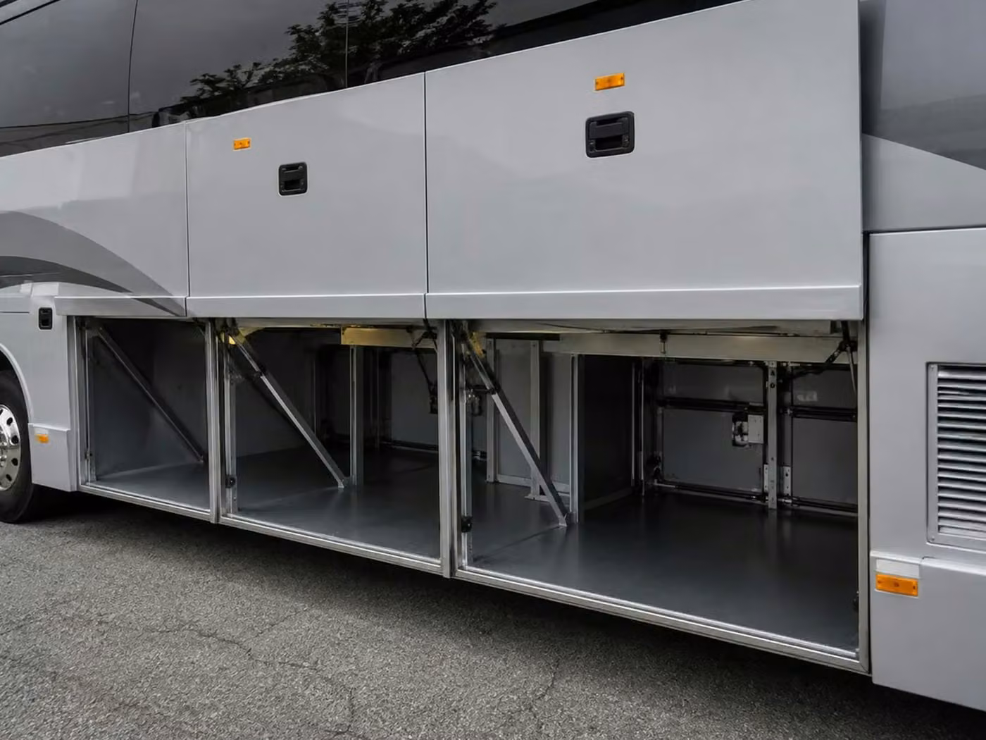 wauwatosa 56 passenger charter bus luggage bays
