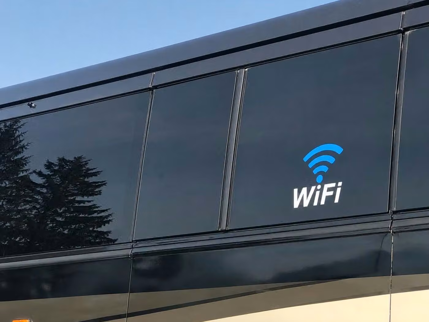 wauwatosa charter bus wifi