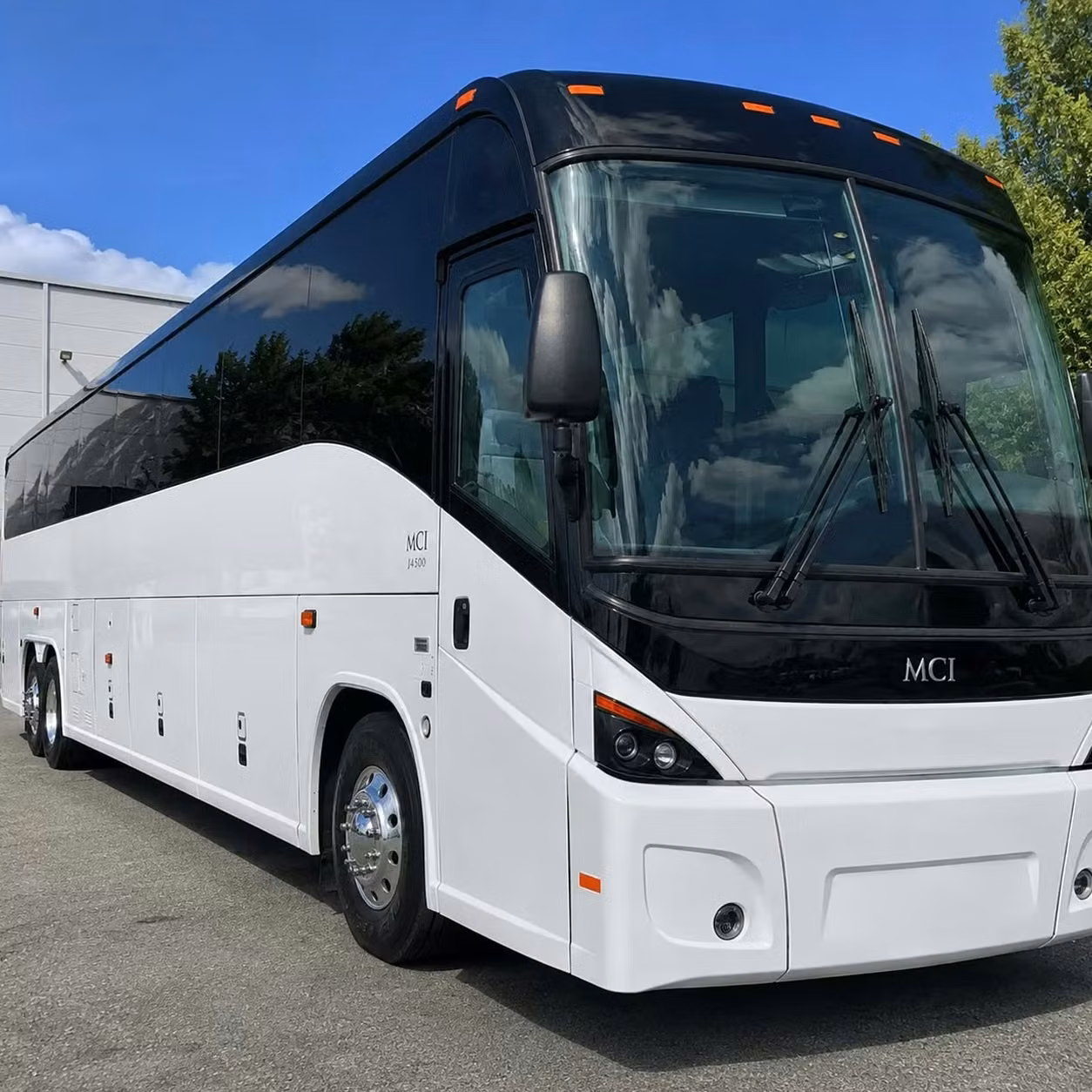 wauwatosa government and military buses with wifi power outlets and onboard restrooms