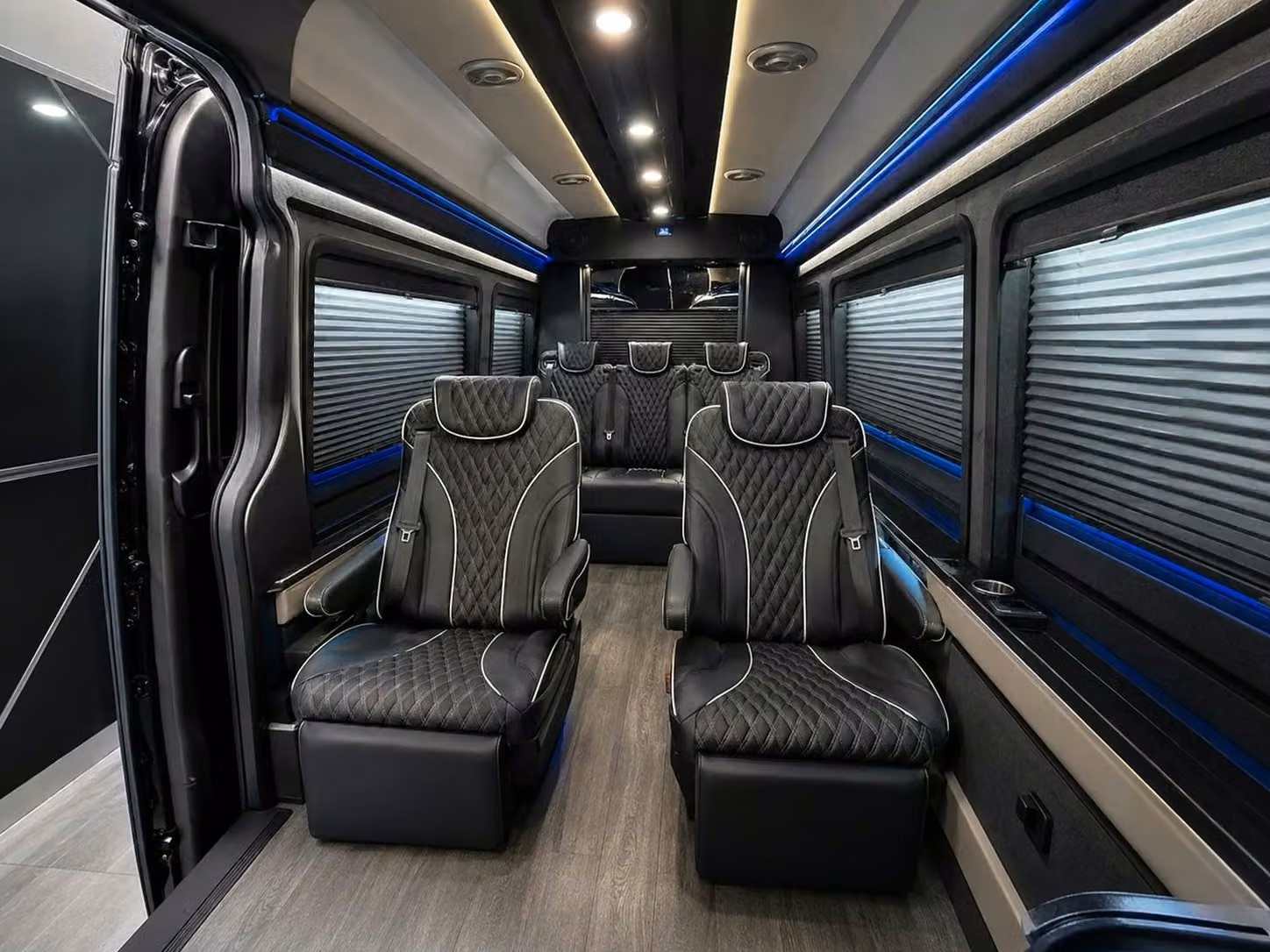 wauwatosa private tour buses for long layovers in wauwatosa