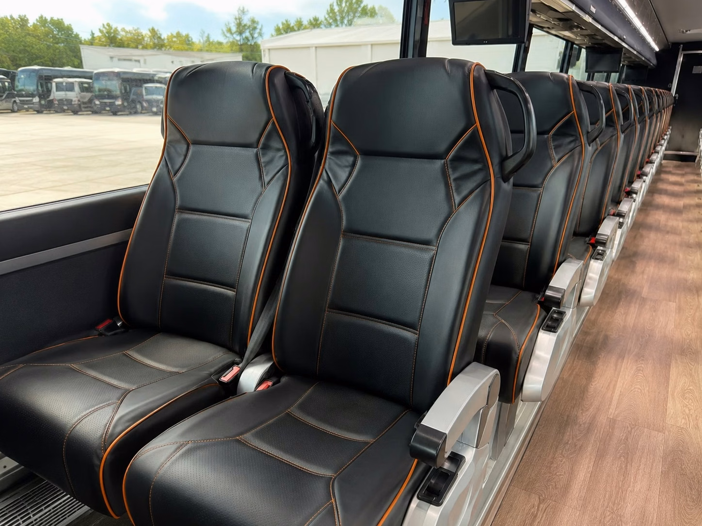 wauwatosa shuttle bus rentals for wauwatosa weddings
